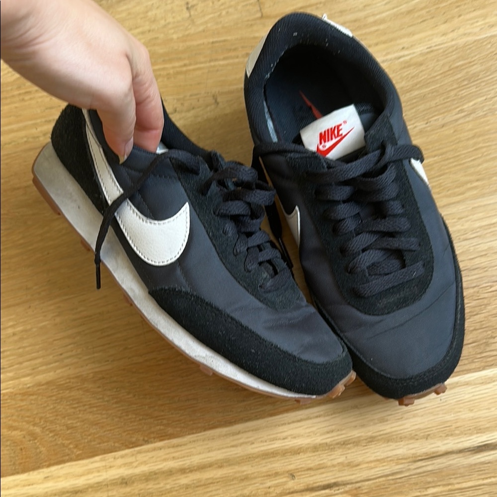 Nike Women’s Black Sneakers